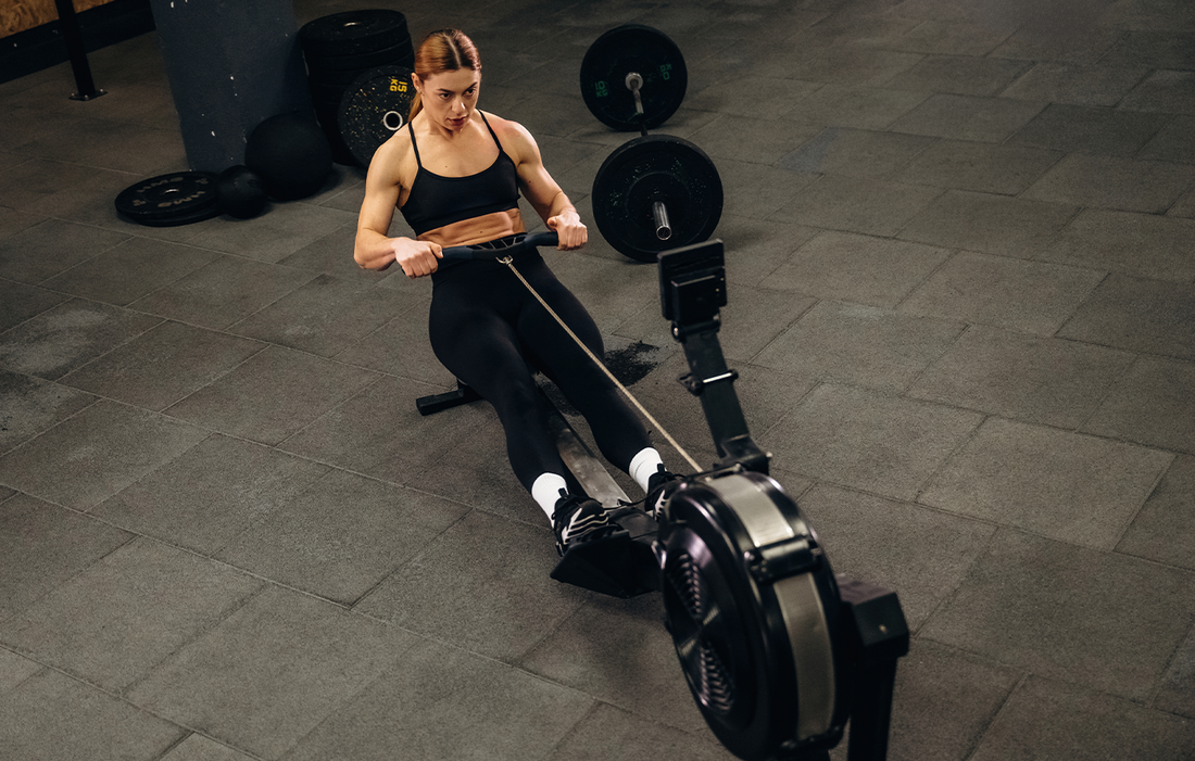 Exercices au rameur pour réduire la fatigue du dos liée au travail sédentaire