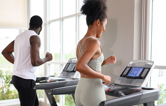 Cozy Cardio sur tapis de course : pourquoi un entraînement détendu à domicile peut être si motivant