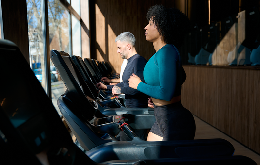 Guide du débutant pour le cardio en zone 2 sur tapis de course  Comment gérer efficacement des séances d’endurance à faible intensité chez soi et éviter une intensité inutilement élevée